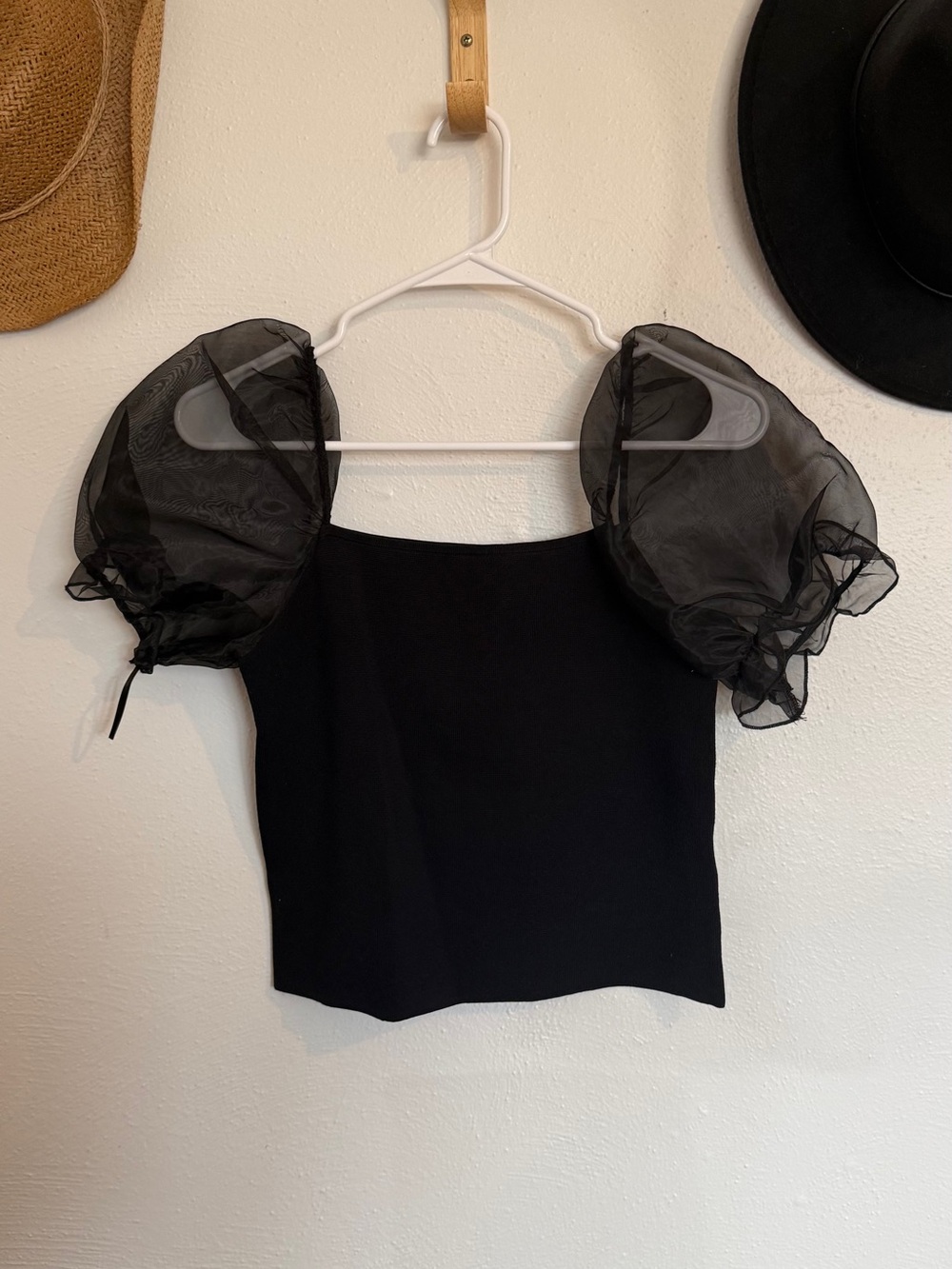 House of Harlow 1960 Black Puff Sleeve Crop Top